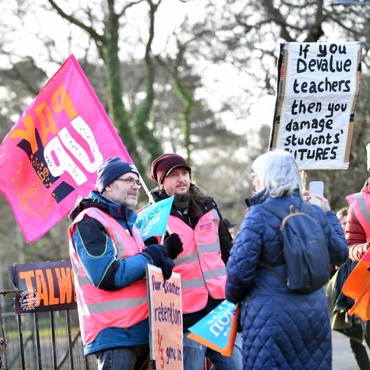 Teachers call off next week's strike in Wales after Welsh Government pay offer